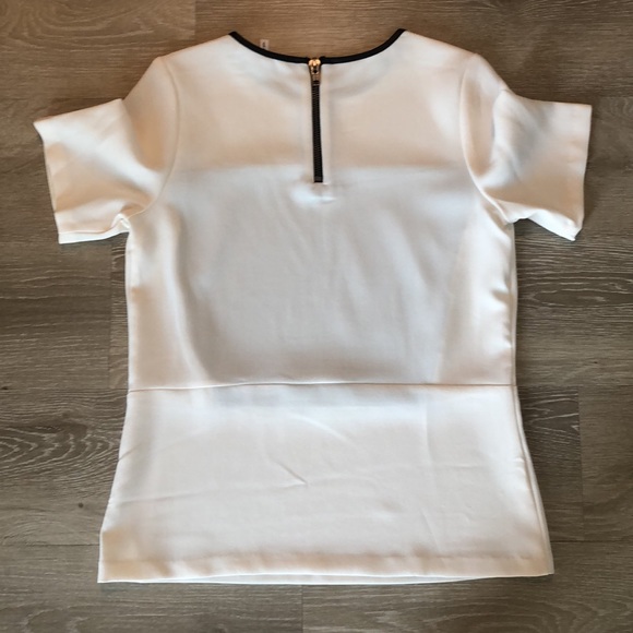 BCBG Blouse T-shirt with Leather Detail - Picture 4 of 4